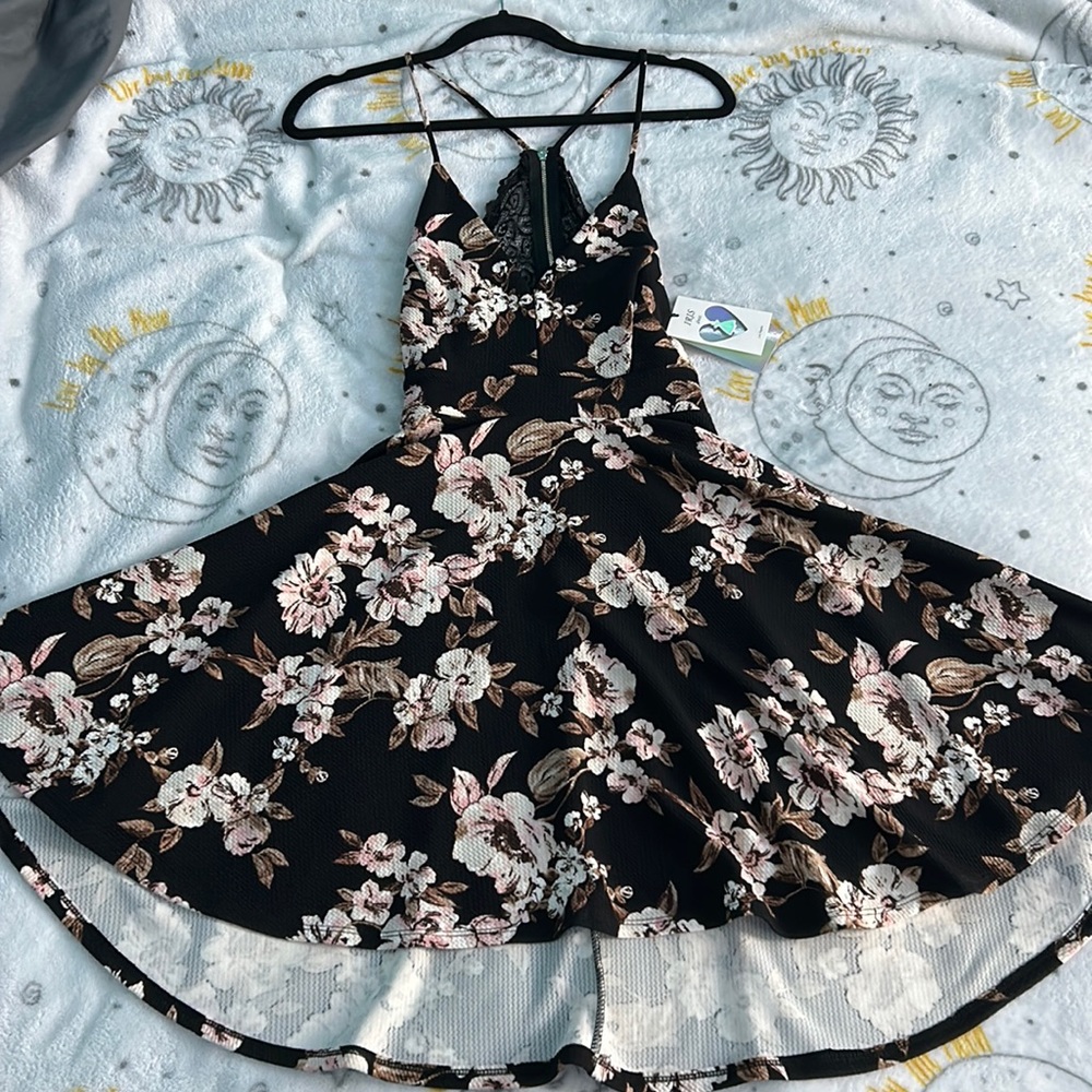 Brand new with tags, Iris backless dress with lace, size M